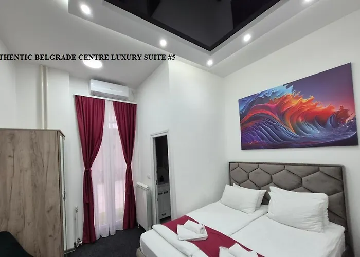 Authentic Centre #5, Four Bedrooms, One Full Bathroom, One Toilet * ベオグラード