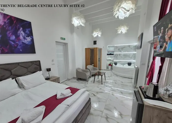 Authentic Centre #5, Four Bedrooms, One Full Bathroom, One Toilet アパート